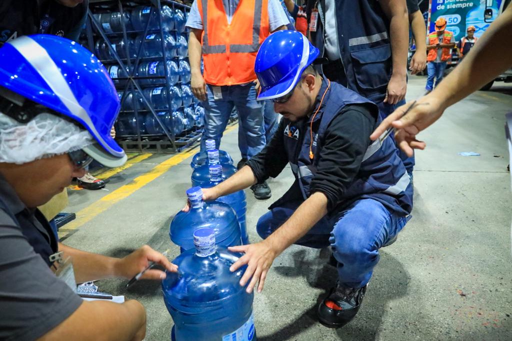 Larvas en garrafón: ASA y La Defensoría instan a mejorar las prácticas de  distribución de Agua Cristal - Noticias de hoy en El Salvador
